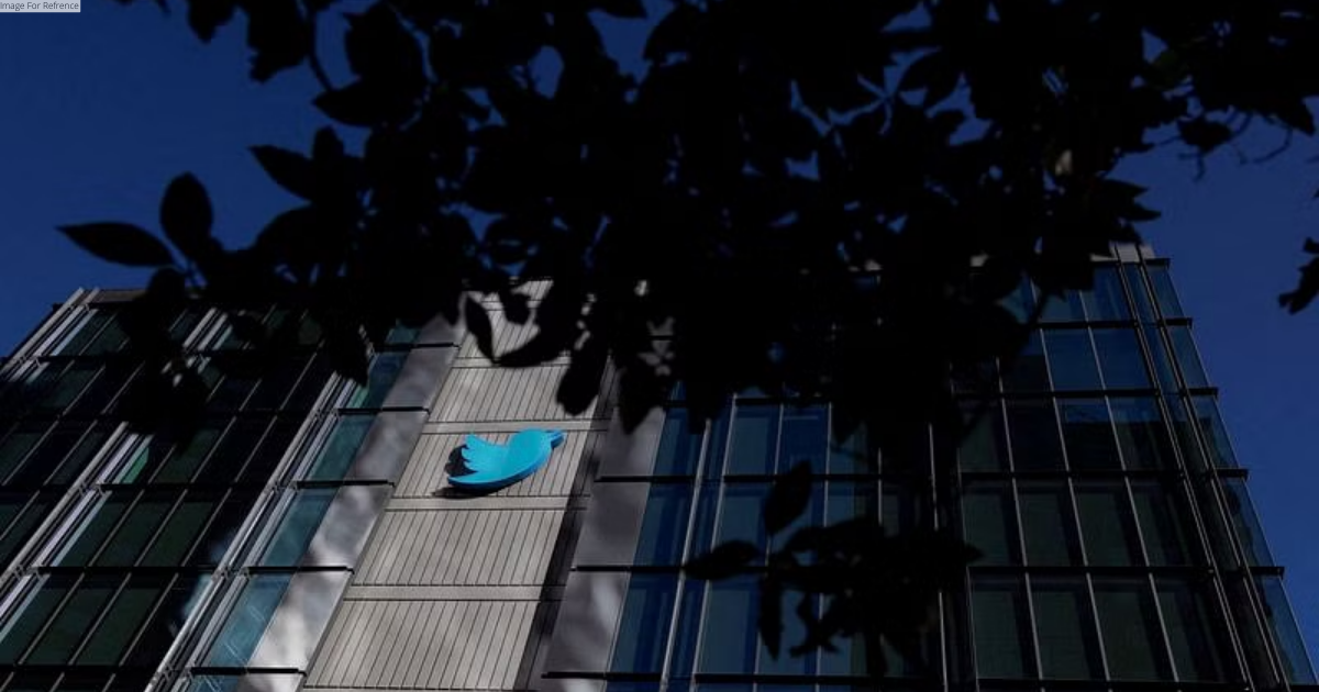 Twitter offers free ads to woo back advertisers: WSJ